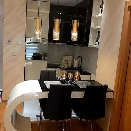 Lux S14 - Pekovic Apartment